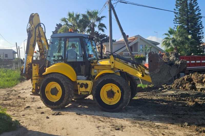 OmecoHub - Immagine NEW HOLLAND LB115B
